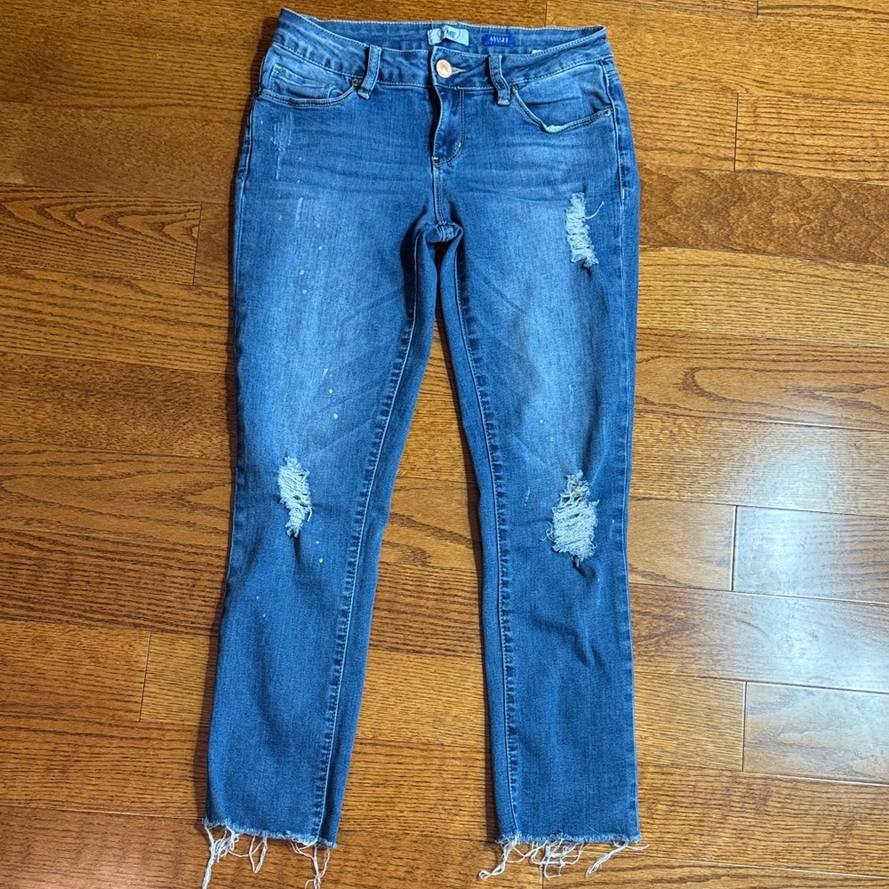 2/$10 YMI sz 7 Distressed Ankle Jeans in Blue